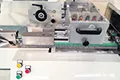 Envasadora horizontal flow pack SF-N sin bandeja para galletas en posición vertical